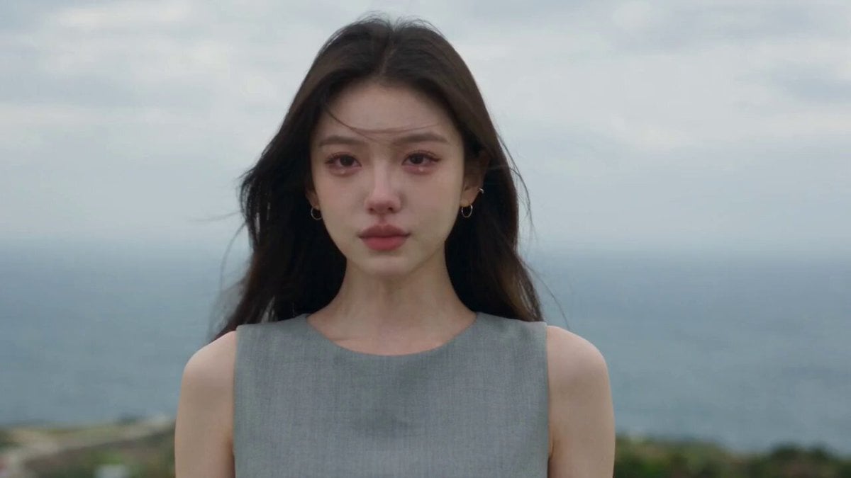 해안에서 참던 눈물과 올라간 옷깃