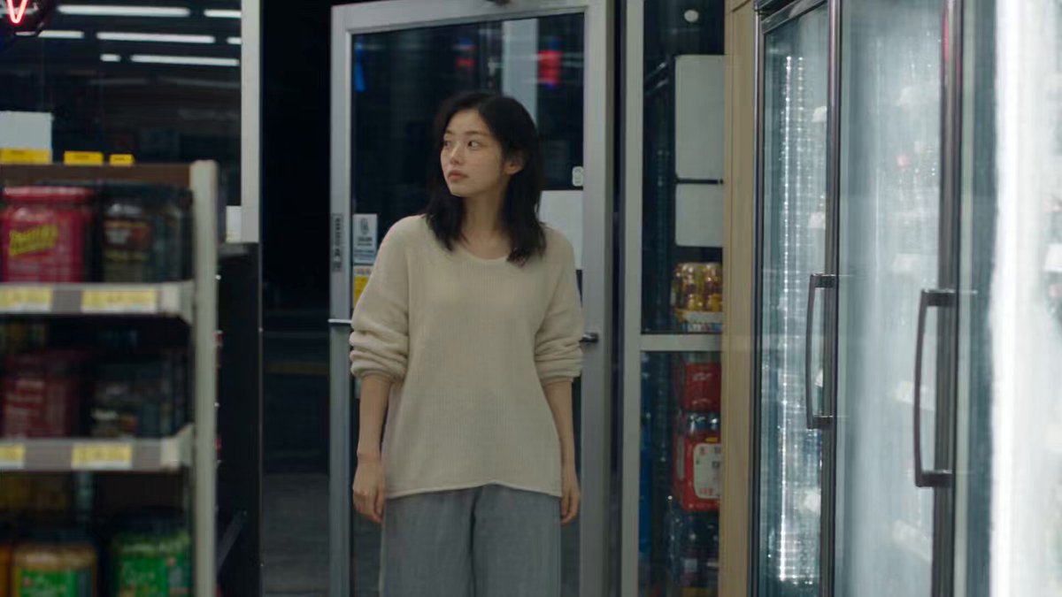 주유소에서 물을 산 뒤 시작하는 야간 주행