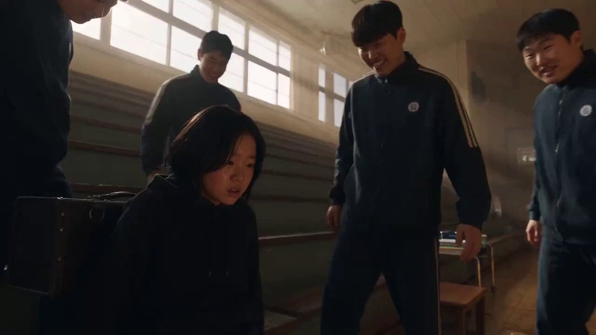 학교 체육관에서 깨어나는 염동력