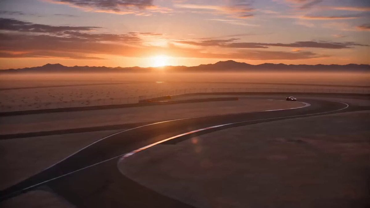 L’auto bronzo vince al tramonto